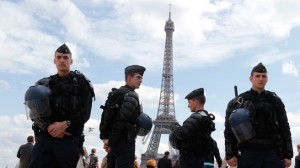 Eiffel Tower evacuated over bomb scare