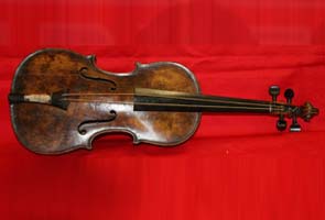 Famous Titanic Violin found in England