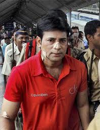 Four policemen suspended after attack on Abu Salem in Mumbai jail